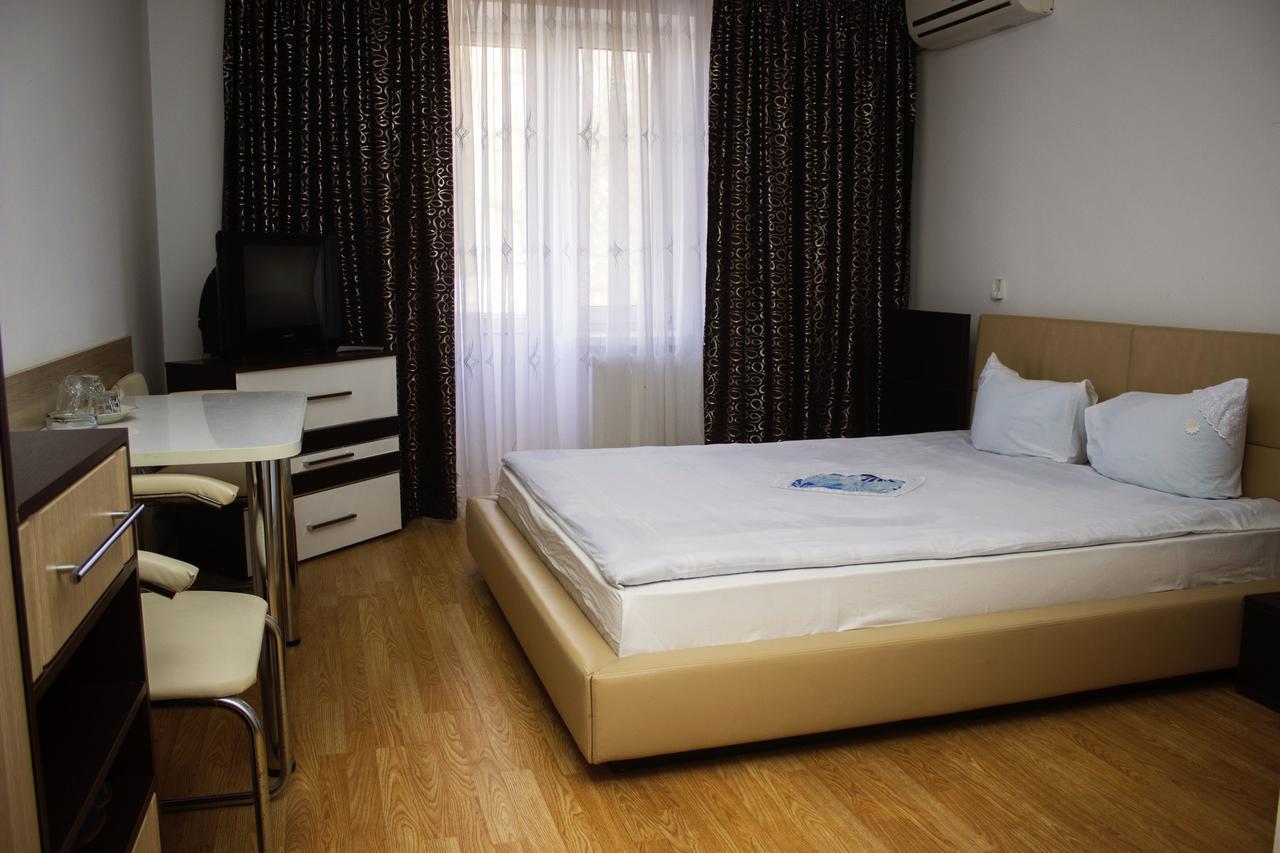 Hotel Confort Drochia ภายนอก รูปภาพ