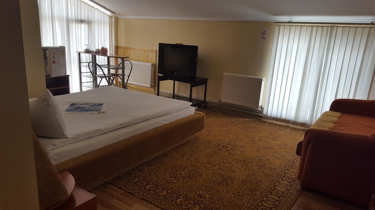 Hotel Confort Drochia ภายนอก รูปภาพ