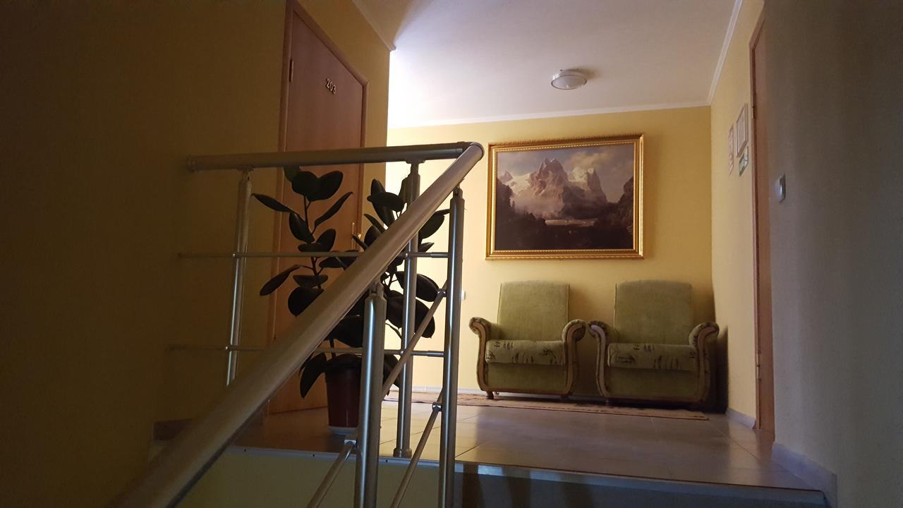 Hotel Confort Drochia ภายนอก รูปภาพ